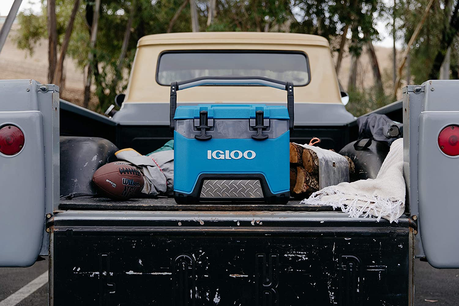 Heavy-Duty 25 Qt BMX Ice Chest Cooler with Cool Riser Technology